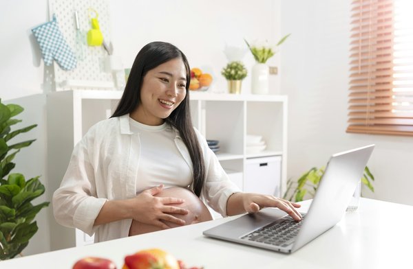 Tisane maternité épanouie : le compagnon idéal des futures mamans