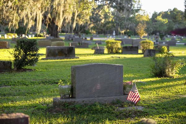 Pierre tombale prix : trouvez l'hommage parfait à petit budget
